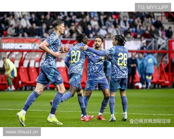 阿贾克斯竞争格局面临调整，争冠能力下降问题在赛季中期逐步反映