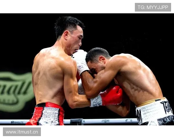 徐灿训练完直接去菜市场砍价，拳台上下两幅面孔