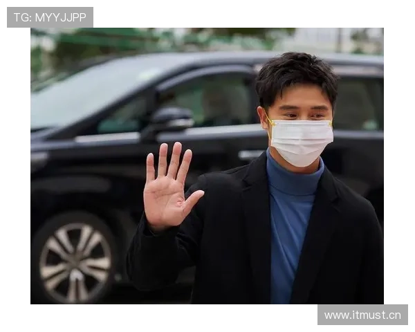 田亮又发日常照，泳镜配名表这画风把我瞬间拉出同一时空