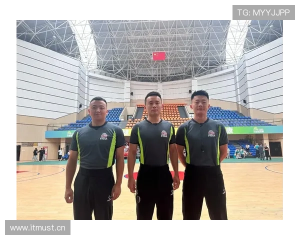 篮球裁判员如何判定和处罚发球五秒违例？